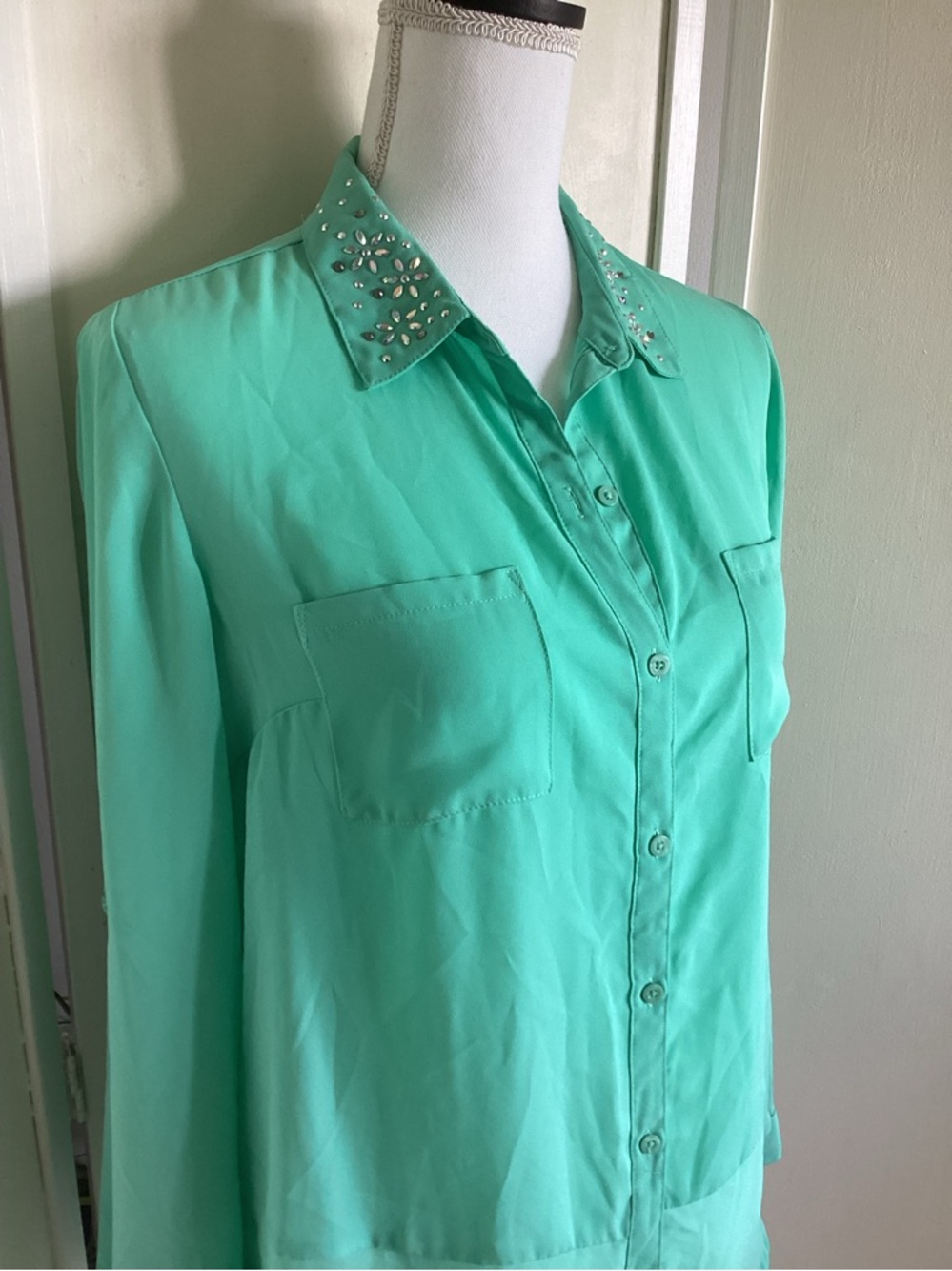 Candie’s sheer jewel collar blouse L green embellished EUC